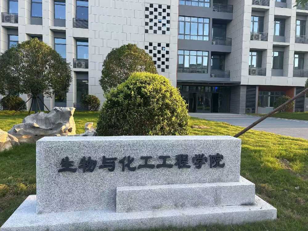 岳阳县扬州职业大学体育场高杆灯项目